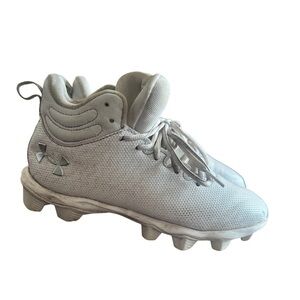 Under Armour Boys size 5Y football cleats